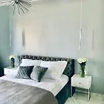 Unique Baltic - Z Garazem Apartment
