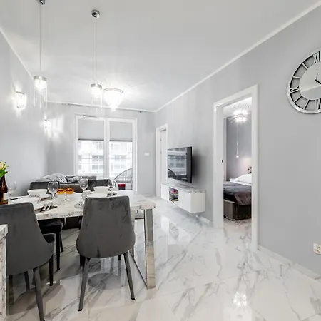 Unique Baltic - Z Garazem * コウォブジェク